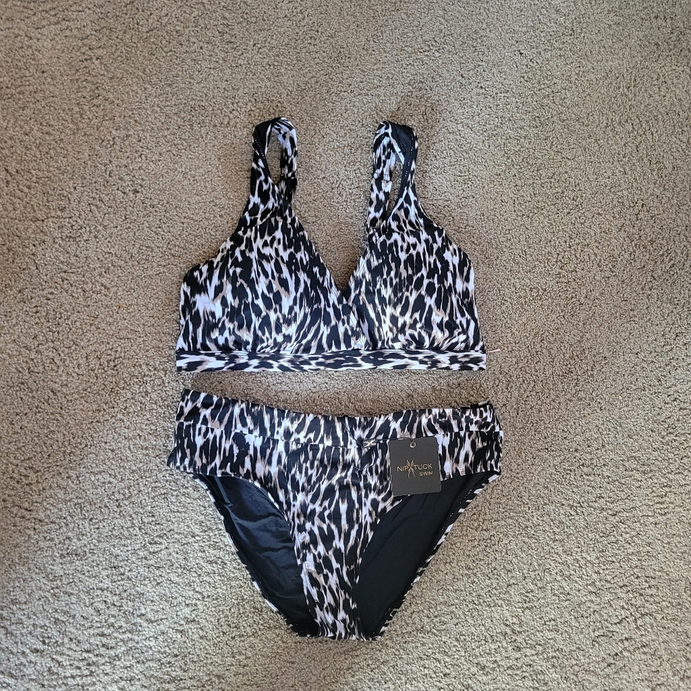 ✨️NWT✨️ Size 12 NipTuck Bikini Leopard Print